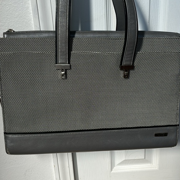 🎀Tumi Voyager Business Tote - Picture 2 of 16